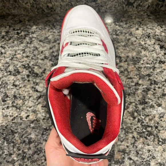 Jordan 4 FireRed size 8M